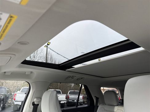 Used 2025 Ford Explorer Platinum w/ LUX Leather Package image 32