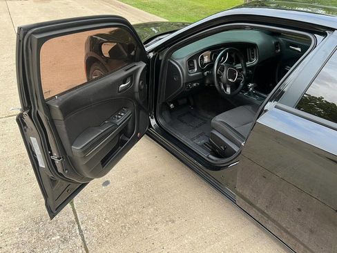 Used 2015 Dodge Charger SXT image 21