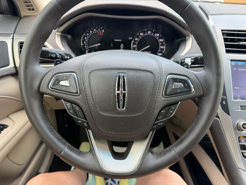 Used 2020 Lincoln MKZ FWD image 33