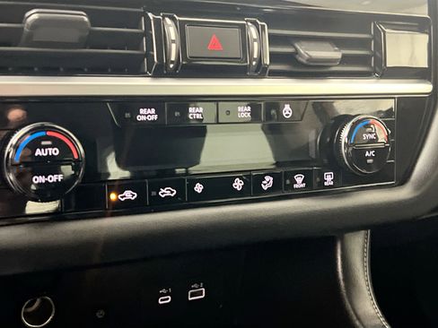 Used 2022 Nissan Pathfinder SL w/ SL Premium Package image 27