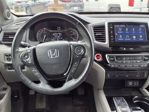 Used 2016 Honda Pilot Touring image 21