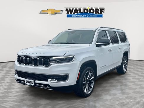 Used 2023 Jeep Wagoneer L Series III w/ Premium Group I image 3