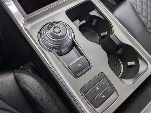 Used 2024 Ford Edge Titanium image 12