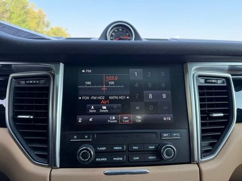 Used 2018 Porsche Macan AWD/4WD image 20