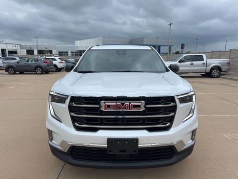 Used 2025 GMC Acadia Elevation w/ Elevation Premium Package image 2
