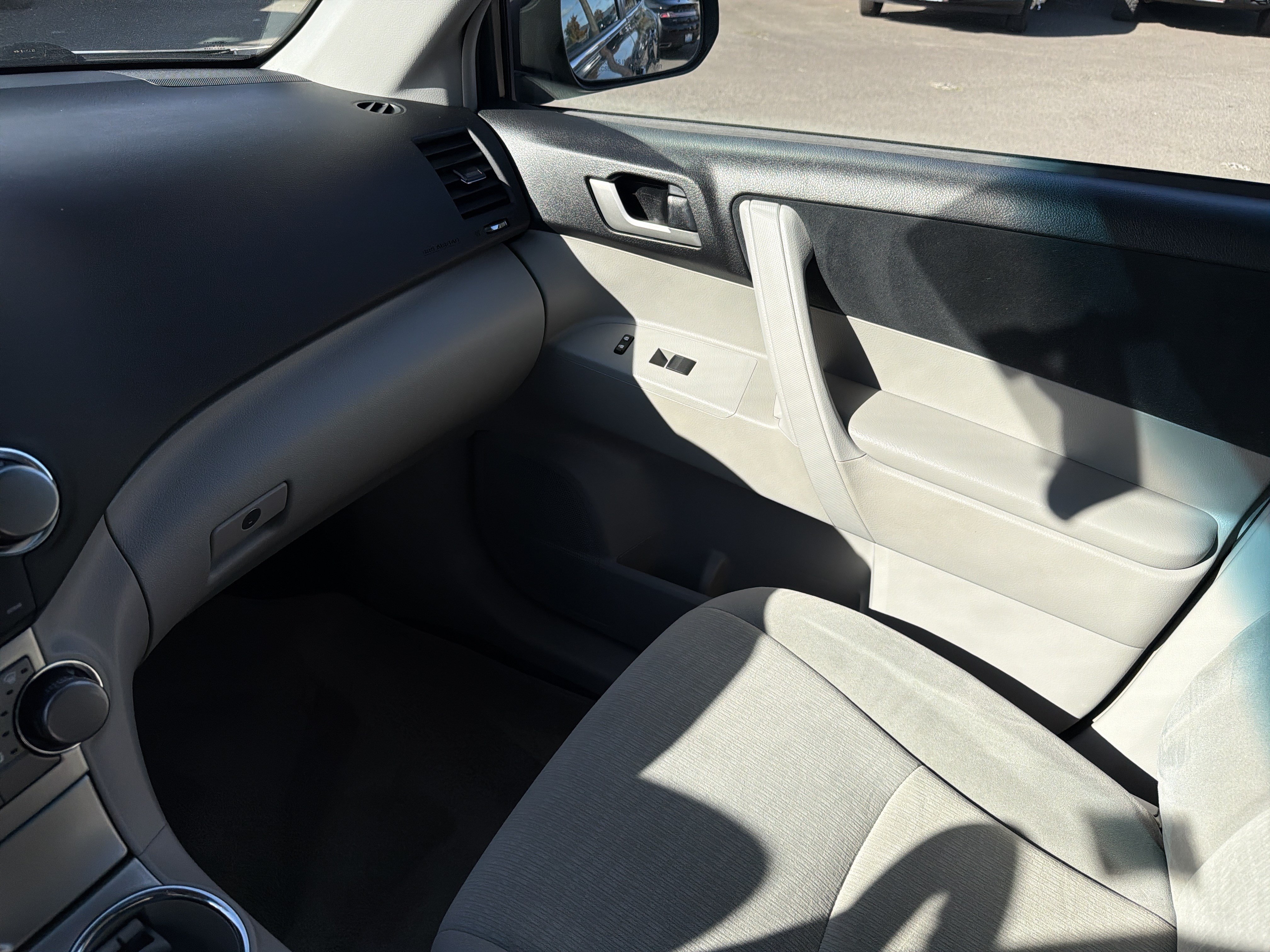 Used 2012 Toyota Highlander 4WD w/ Tech Pkg image 23