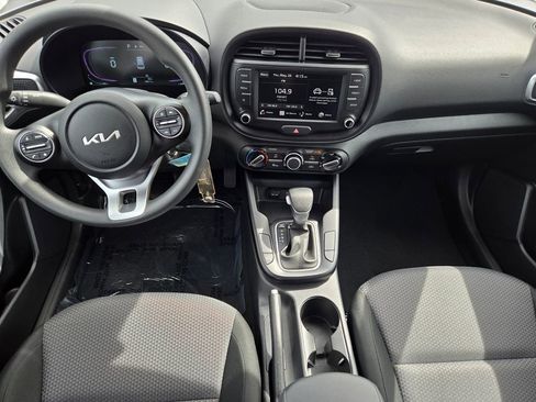 Certified 2025 Kia Soul LX w/ LX Technology Package FWD image 20