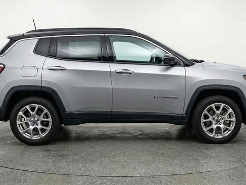 Used 2025 Jeep Compass Limited image 11