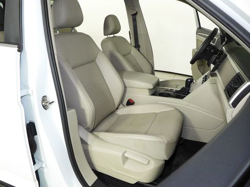 Used 2021 Volkswagen Atlas SE w/ Panoramic Sunroof Package image 19