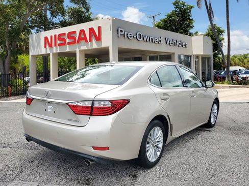 Used 2013 Lexus ES 350 4dr Sdn image 4