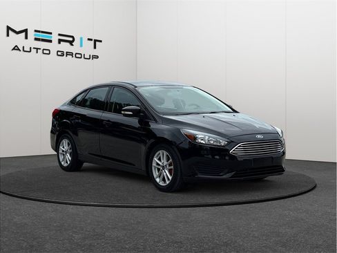 Used 2017 Ford Focus SE FWD image 1