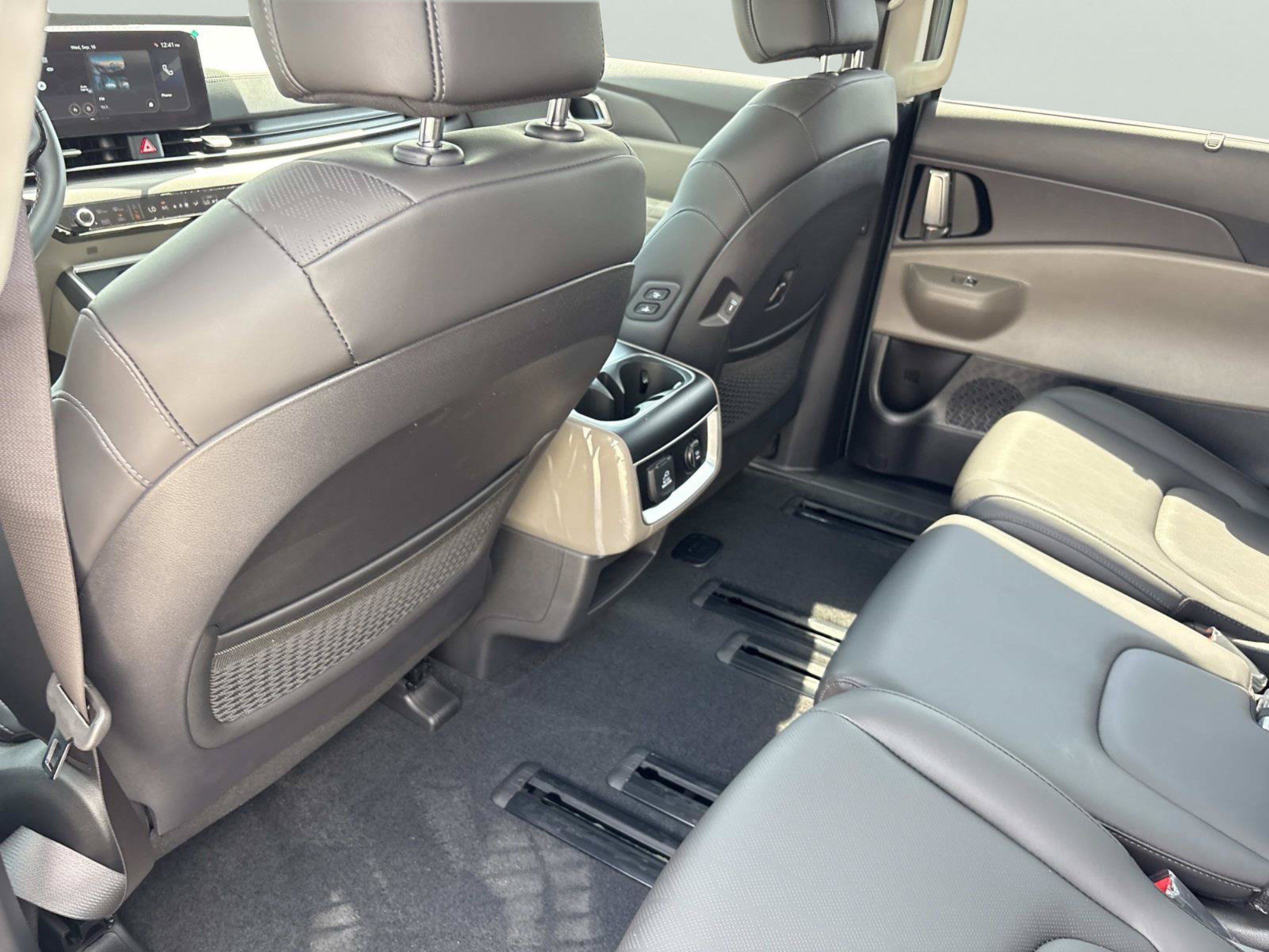 New 2027 Kia Carnival SX FWD image 16