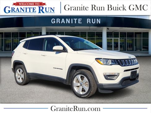 Used 2017 Jeep Compass Latitude image 1