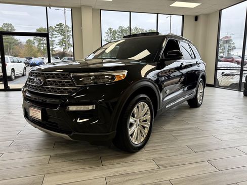 Used 2022 Ford Explorer King Ranch image 3
