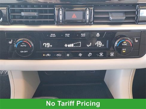 Used 2025 Nissan Pathfinder SL image 15