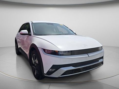 Certified 2025 Hyundai Ioniq 5 SE RWD image 4