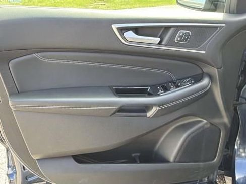 Used 2017 Ford Edge Titanium w/ Equipment Group 302A AWD/4WD image 8