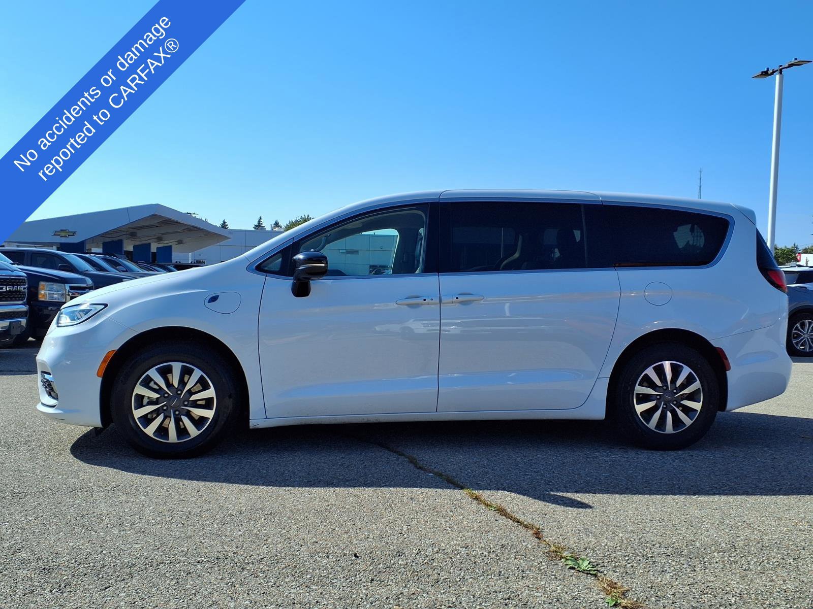 Used 2024 Chrysler Pacifica Limited FWD image 9