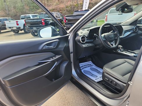 Used 2024 Chevrolet Trax ACTIV w/ Sunroof Package image 20