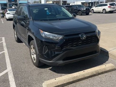 Used 2021 Toyota RAV4 LE image 2