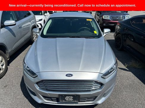 Used 2016 Ford Fusion SE FWD image 2