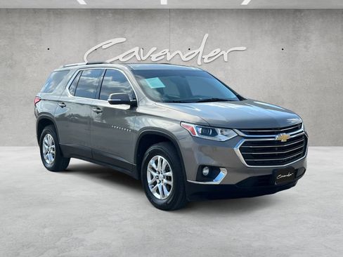 Used 2018 Chevrolet Traverse LT FWD image 2