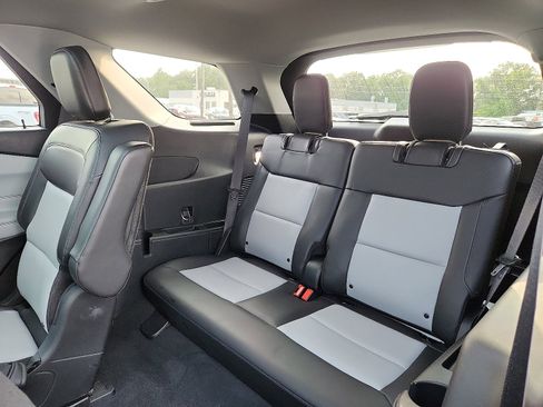 Certified 2022 Ford Explorer XLT w/ Equipment Group 202A image 11