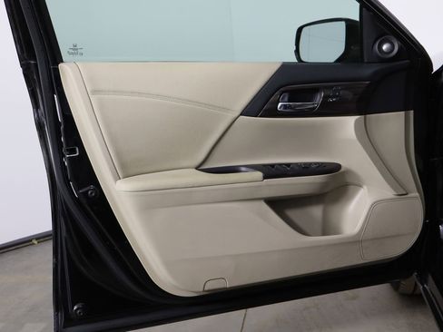 Used 2016 Honda Accord EX-L image 18