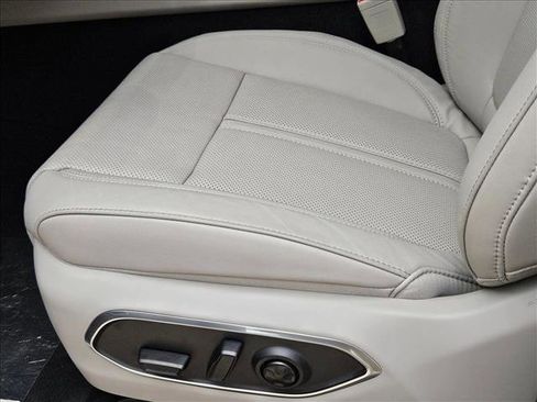 New 2026 Jeep Grand Wagoneer 2WD image 4
