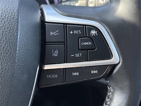 Used 2022 Toyota Highlander XSE image 24