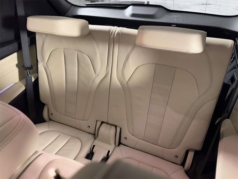 Used 2022 BMW X7 xDrive40i w/ Cold Weather Package image 33