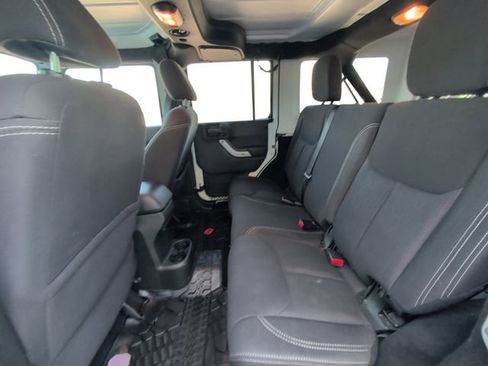 Used 2015 Jeep Wrangler Unlimited Sahara w/ Max Tow Package AWD/4WD image 13