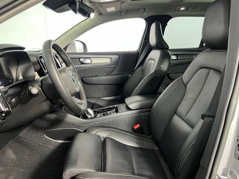 Used 2023 Volvo XC40 B5 Plus w/ Protection Package Premier image 22