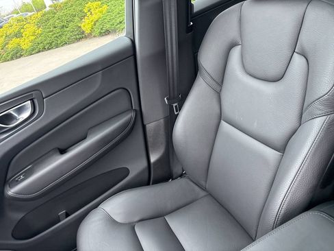 Certified 2023 Volvo XC60 B5 Plus w/ Climate Package AWD/4WD image 32