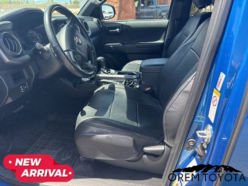 Used 2018 Toyota Tacoma TRD Off-Road w/ Technology Package AWD/4WD image 7