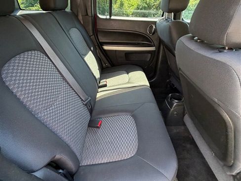 Used 2010 Chevrolet HHR LT FWD image 19