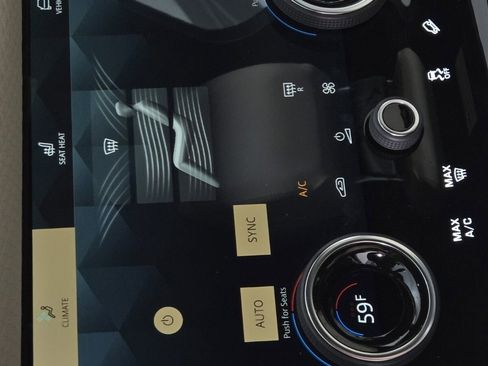 Used 2022 Land Rover Range Rover Velar S image 32