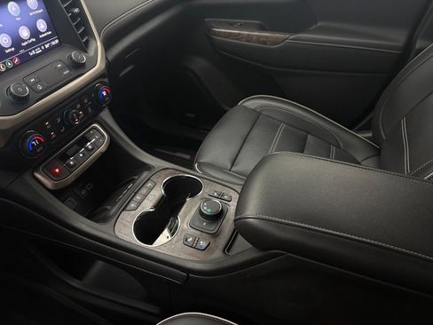 Used 2022 GMC Acadia Denali w/ Denali Ultimate Package FWD image 29