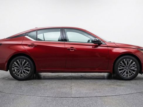 Used 2025 Nissan Altima 2.5 SV image 11