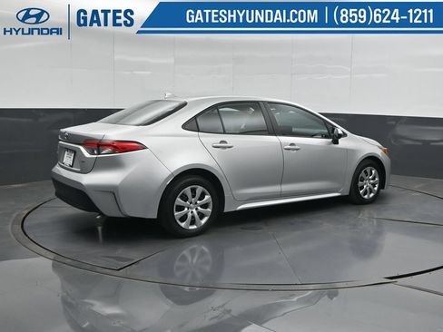 Used 2025 Toyota Corolla LE FWD image 2
