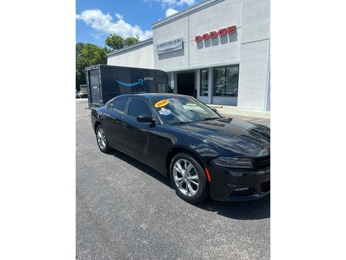 Used 2020 Dodge Charger SXT AWD/4WD image 2