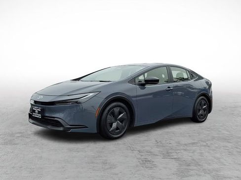 Used 2024 Toyota Prius LE image 3