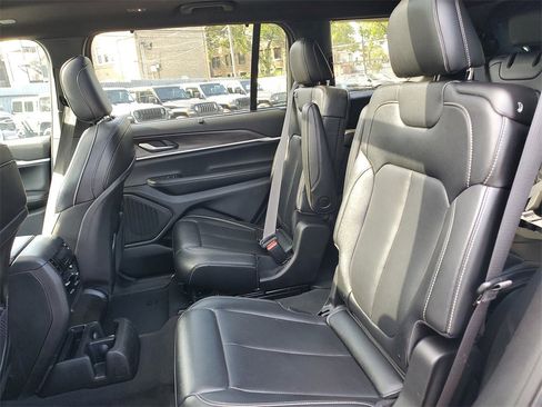 Certified 2024 Jeep Grand Cherokee L Limited w/ Luxury Tech Group II image 13