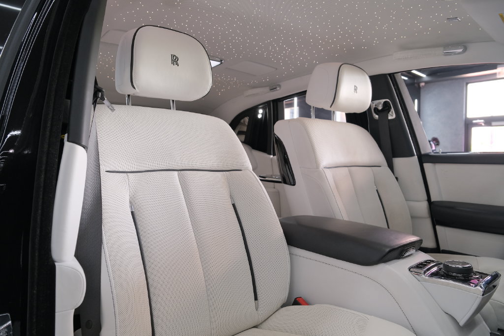 Used 2022 Rolls-Royce Phantom Sedan w/ The Phantom Package RWD image 19
