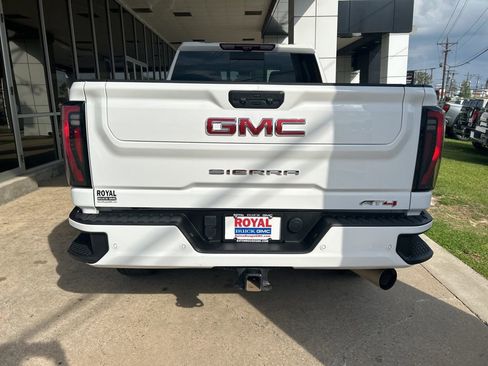 Used 2025 GMC Sierra 2500 AT4 w/ AT4 Premium Plus Package AWD/4WD image 6