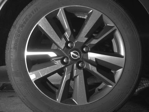 Used 2025 Nissan Versa SV FWD image 15