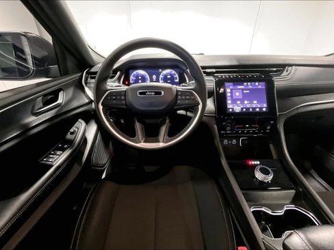 Used 2024 Jeep Grand Cherokee Laredo w/ Trailer Tow Package image 7