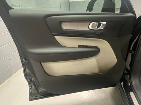 Used 2023 Volvo XC40 B5 Plus w/ Climate Package AWD/4WD image 7