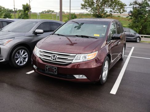 Used 2011 Honda Odyssey Touring image 3