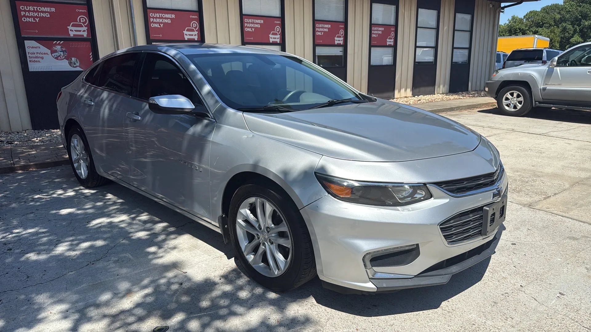 Used 2017 Chevrolet Malibu LT FWD image 3